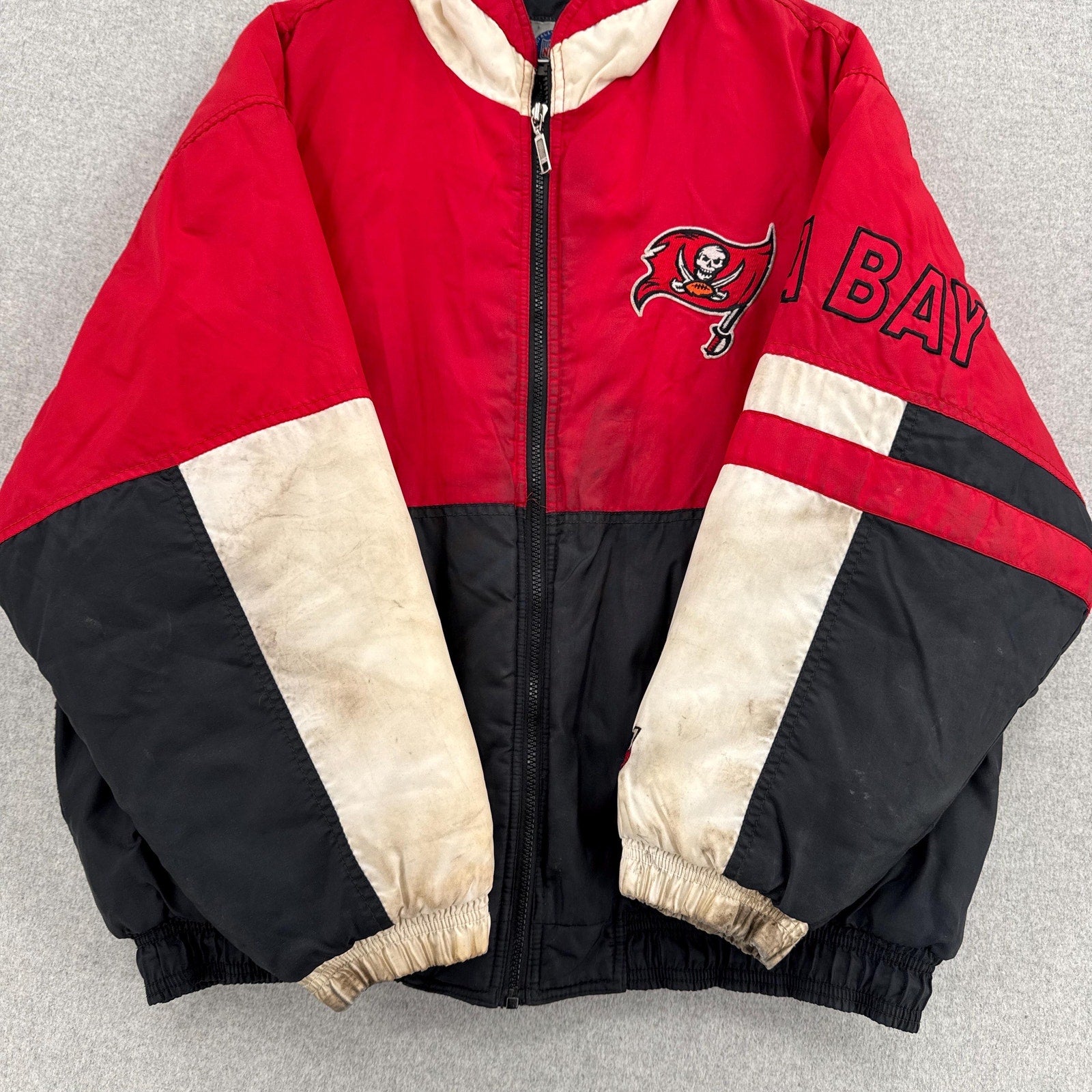 Vintage 90s Tampa Bay Buccaneers NFL Starter Jacket - M