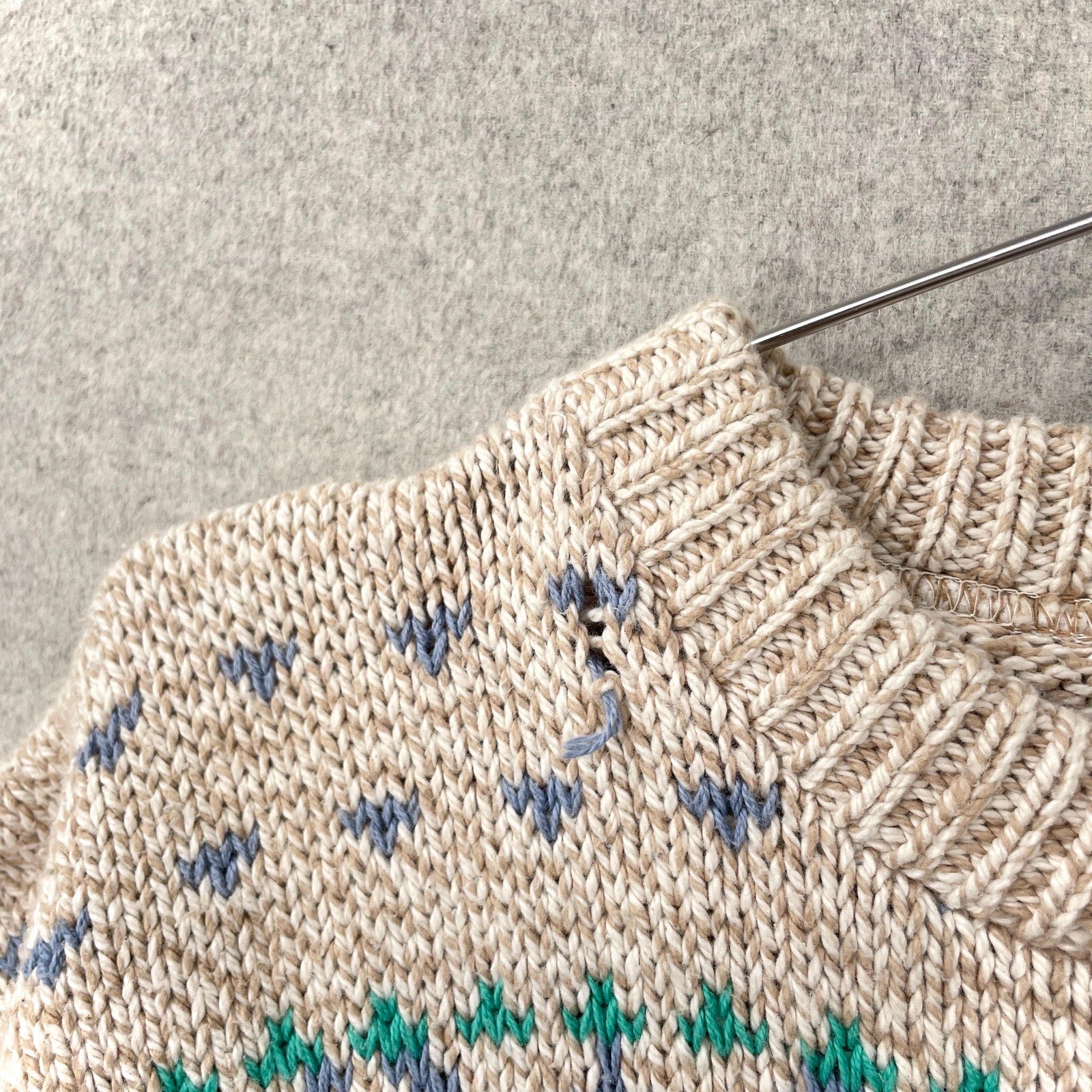 Vintage 90s Geometric Stripes Pattern Sweater